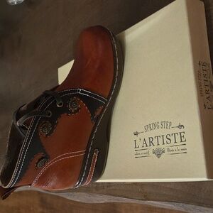 L'ARTISTE By Spring Step Two-Tone Brown Ankle Booties